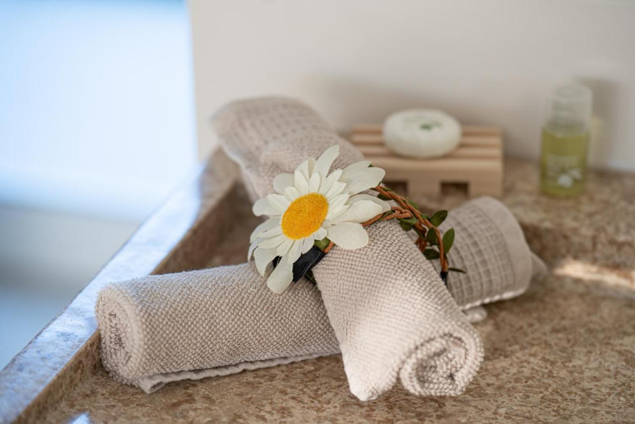Lovina Chambre De Charme Avec Jaccuzi Velaux Esterno foto