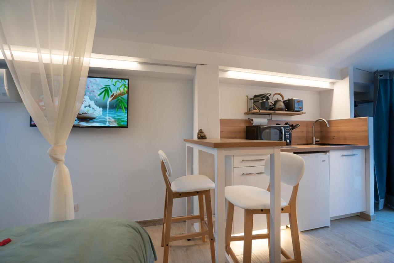 Lovina Chambre De Charme Avec Jaccuzi Velaux Esterno foto